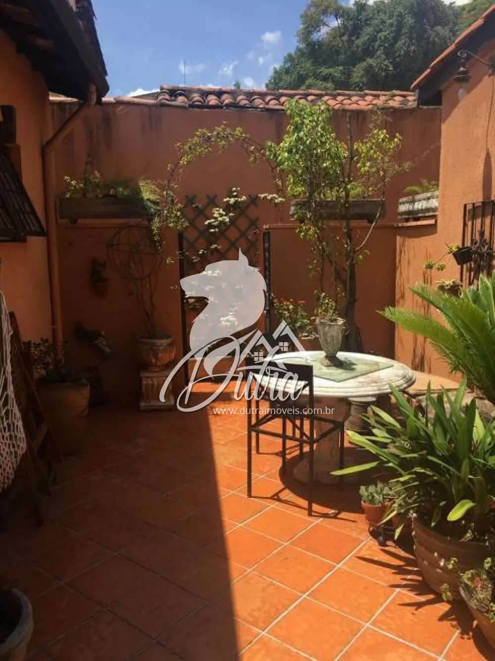 Padrão Jardim Europa 240m² 03 Dormitórios 02 Suítes 3 Vagas