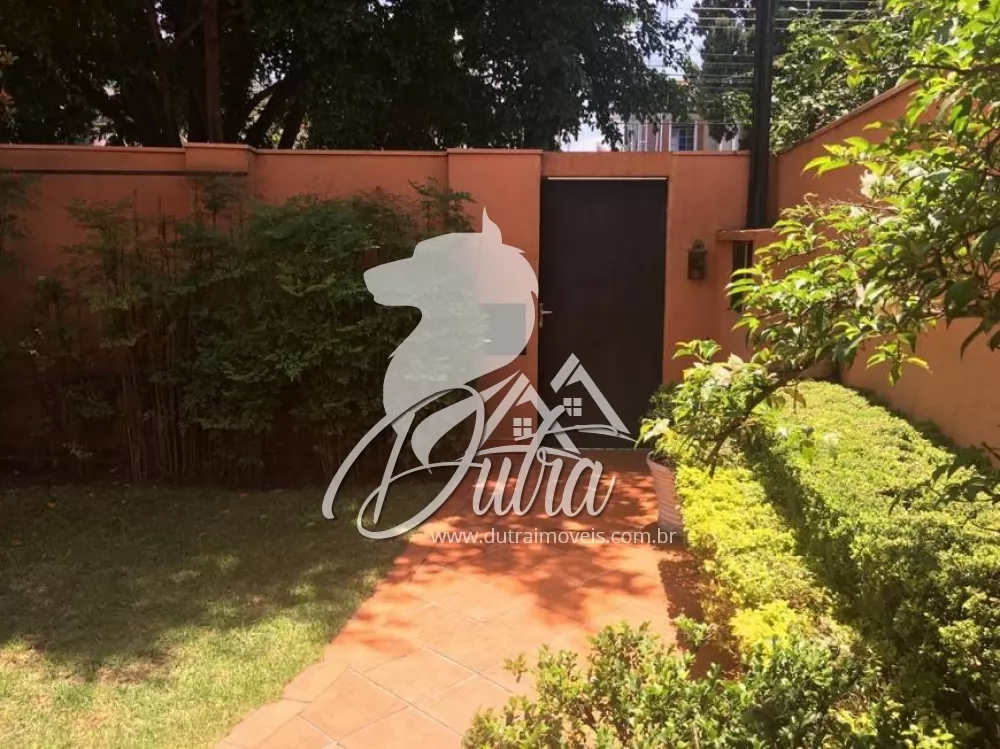 Padrão Jardim Europa 240m² 03 Dormitórios 02 Suítes 3 Vagas