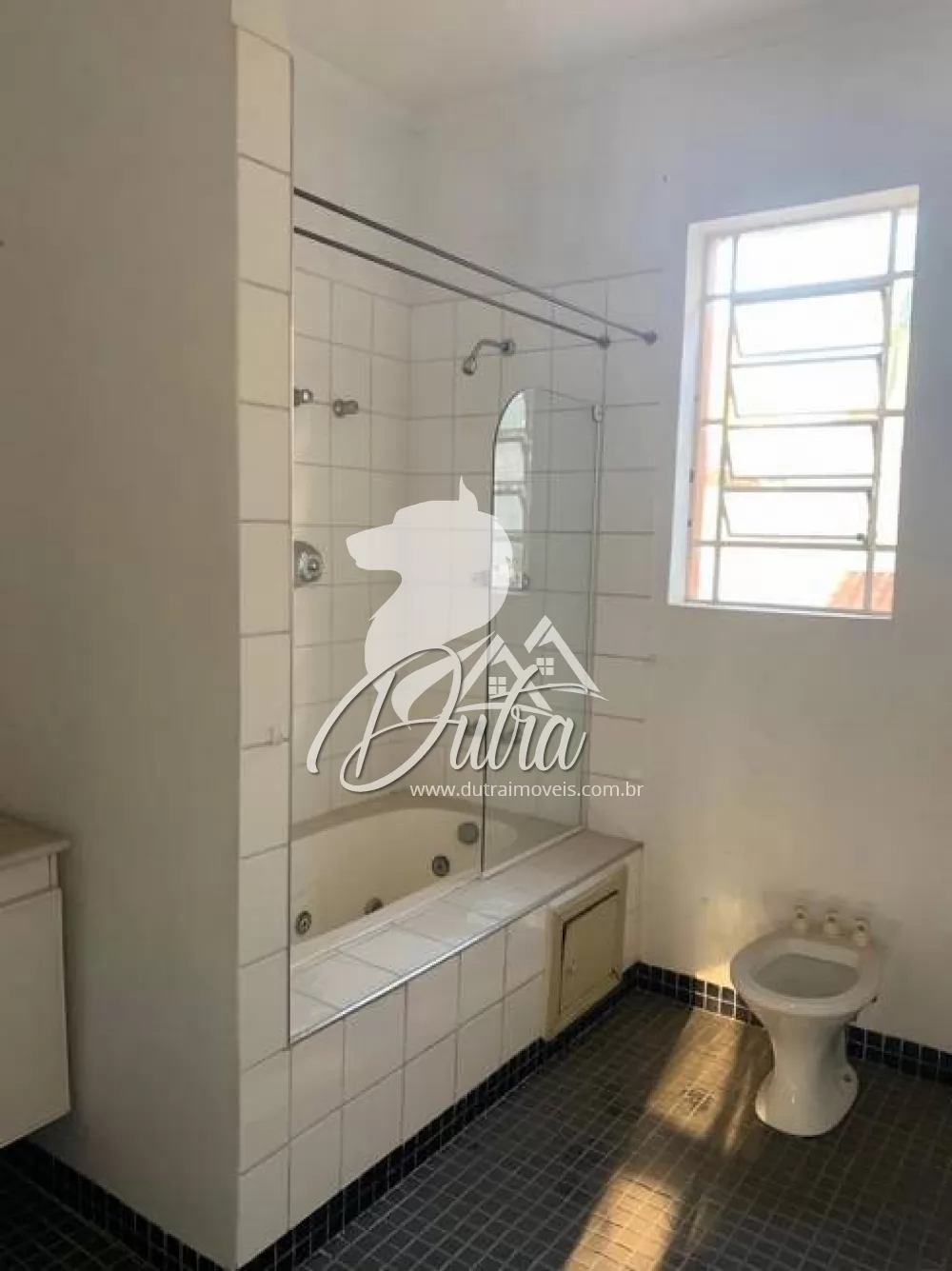 Padrão Jardim Europa 240m² 03 Dormitórios 02 Suítes 3 Vagas