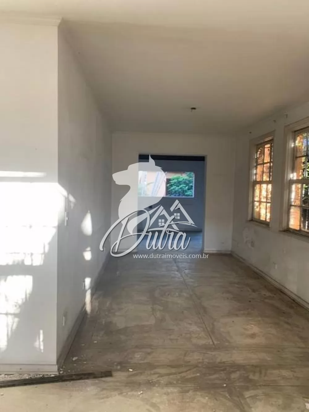 Padrão Jardim Europa 240m² 03 Dormitórios 02 Suítes 3 Vagas
