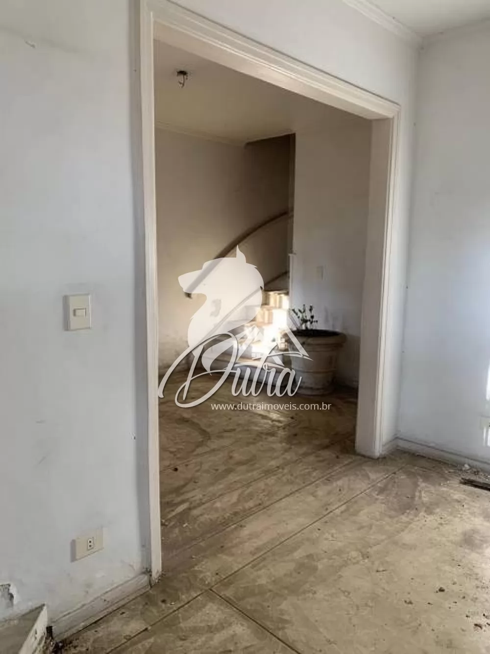 Padrão Jardim Europa 240m² 03 Dormitórios 02 Suítes 3 Vagas