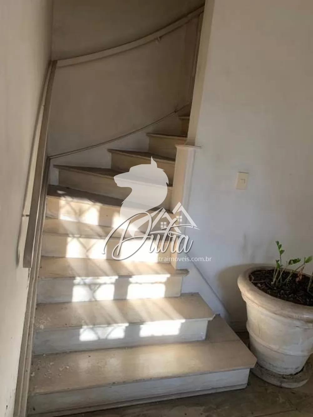 Padrão Jardim Europa 240m² 03 Dormitórios 02 Suítes 3 Vagas