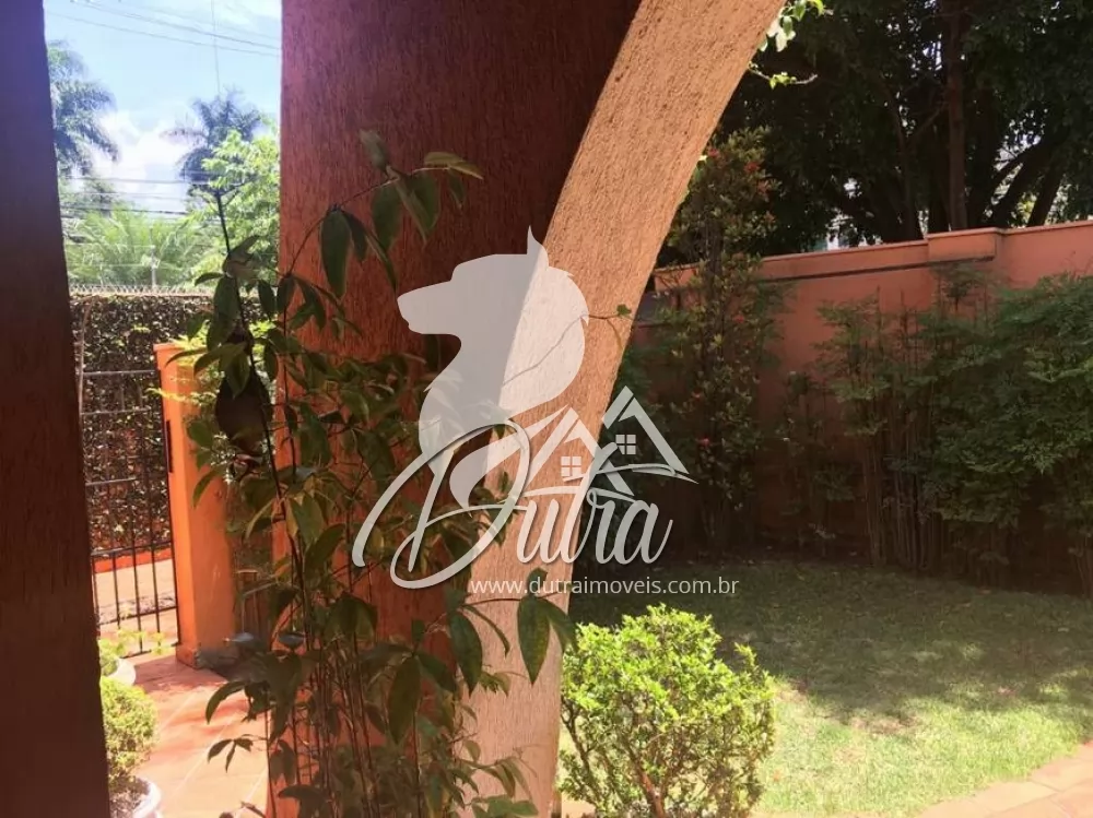 Padrão Jardim Europa 240m² 03 Dormitórios 02 Suítes 3 Vagas