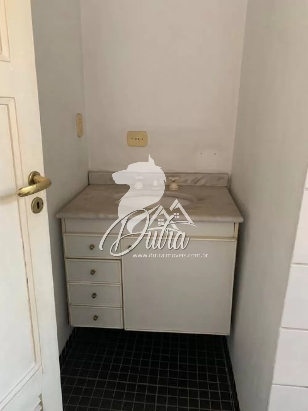 Padrão Jardim Europa 240m² 03 Dormitórios 02 Suítes 3 Vagas