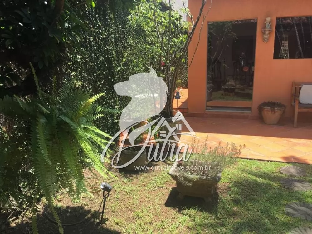 Padrão Jardim Europa 240m² 03 Dormitórios 02 Suítes 3 Vagas