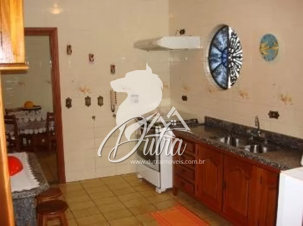 Padrão Jardim Morumbi 460m² 04 Dormitórios 02 Suítes 4 Vagas