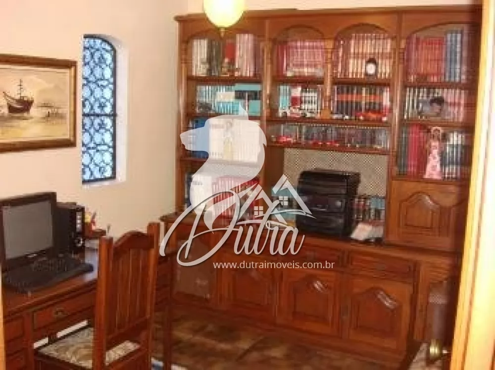 Padrão Jardim Morumbi 460m² 04 Dormitórios 02 Suítes 4 Vagas
