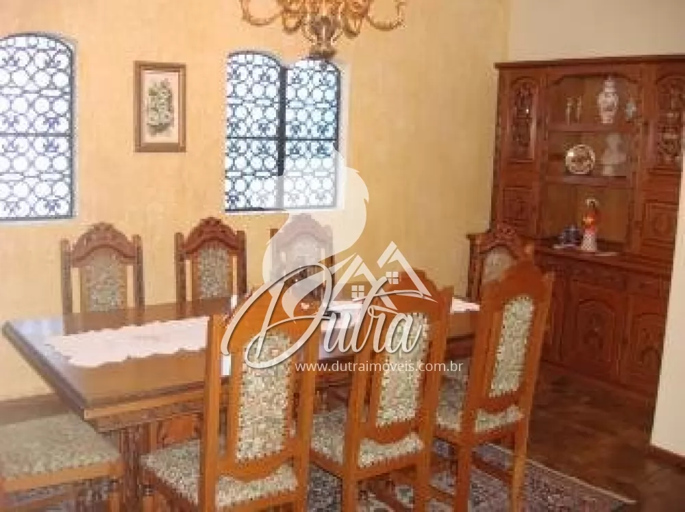 Padrão Jardim Morumbi 460m² 04 Dormitórios 02 Suítes 4 Vagas