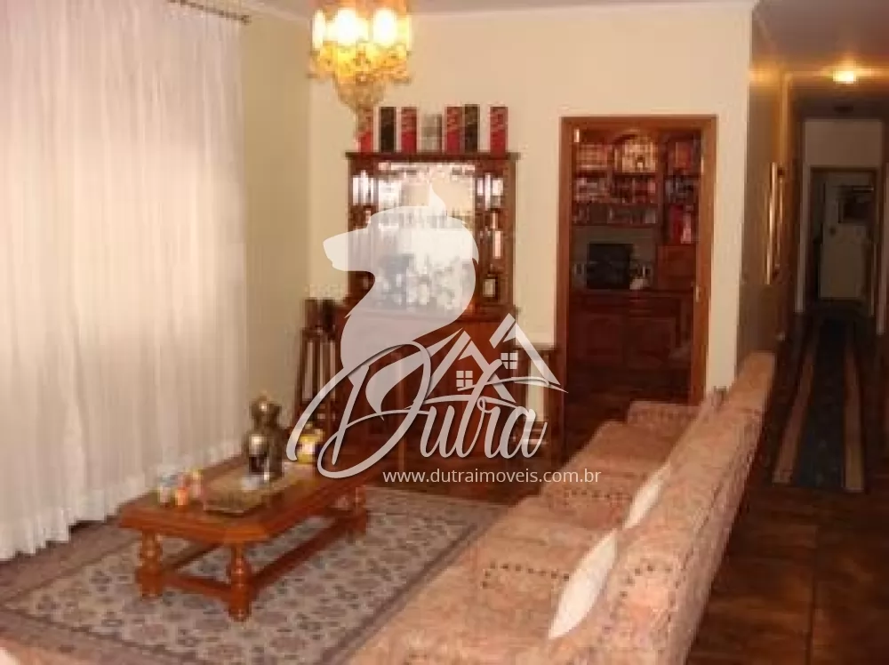 Padrão Jardim Morumbi 460m² 04 Dormitórios 02 Suítes 4 Vagas