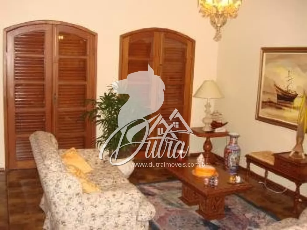 Padrão Jardim Morumbi 460m² 04 Dormitórios 02 Suítes 4 Vagas