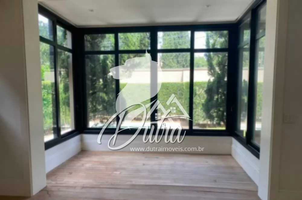 Casa de Condomínio Jardim Morumbi 435m² 04 Dormitórios 04 Suítes 3 Vagas