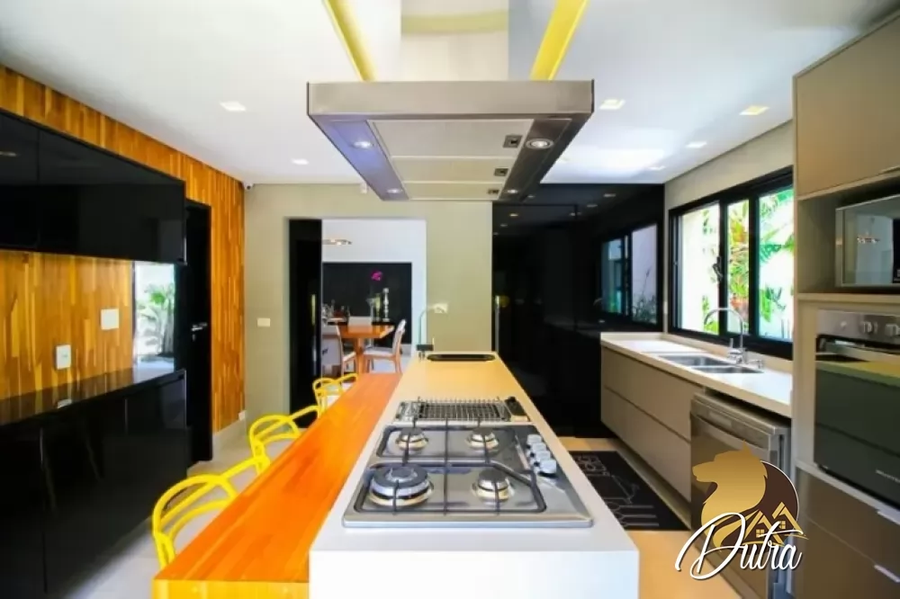 Padrão Jardim Europa 300m² 03 Dormitórios 03 Suítes 3 Vagas