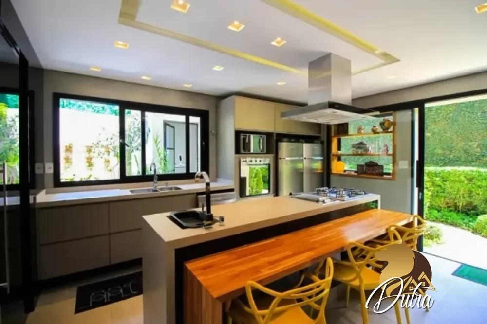 Padrão Jardim Europa 300m² 03 Dormitórios 03 Suítes 3 Vagas