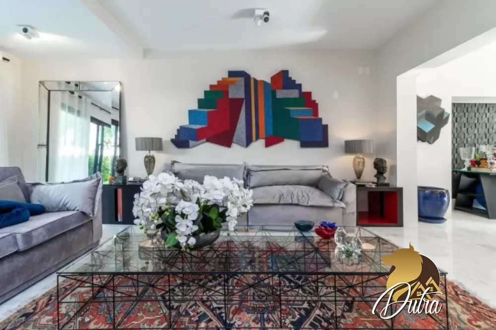 Padrão Jardim Europa 300m² 03 Dormitórios 03 Suítes 3 Vagas