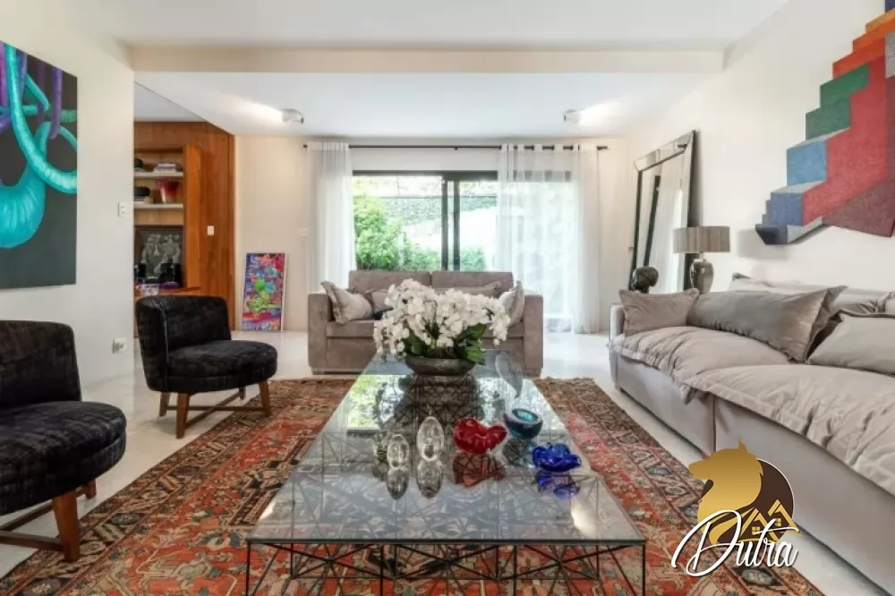 Padrão Jardim Europa 300m² 03 Dormitórios 03 Suítes 3 Vagas