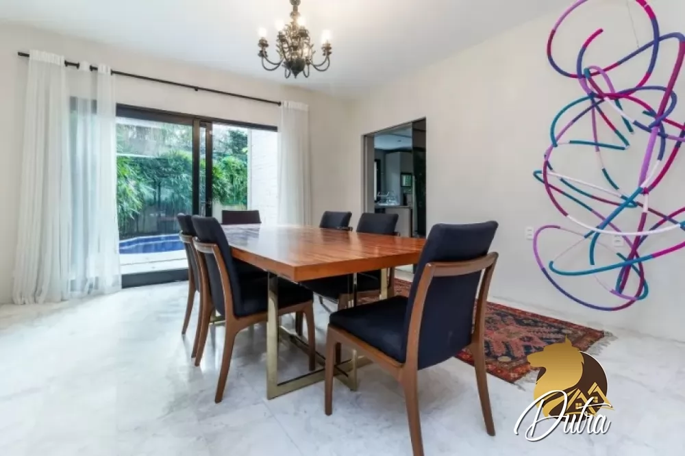 Padrão Jardim Europa 300m² 03 Dormitórios 03 Suítes 3 Vagas