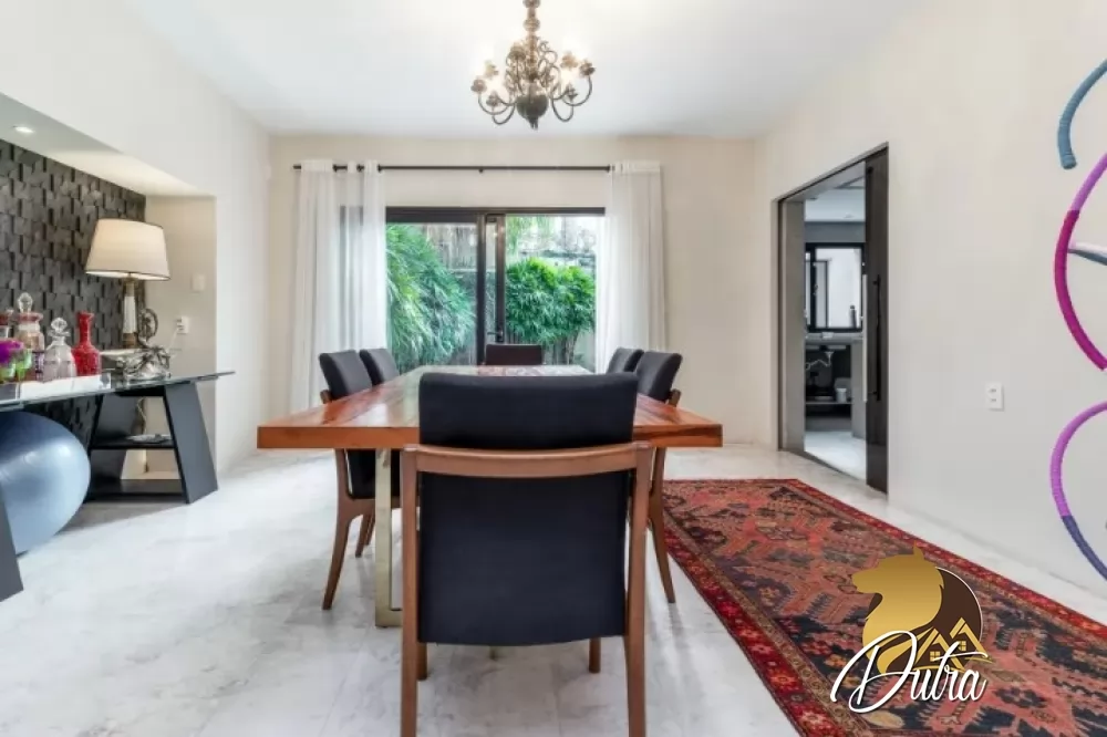 Padrão Jardim Europa 300m² 03 Dormitórios 03 Suítes 3 Vagas