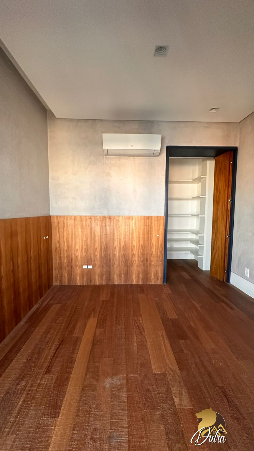 Edifício Araguari 561 Vila Uberabinha 358m² 04 Dormitórios 04 Suítes 4 Vagas