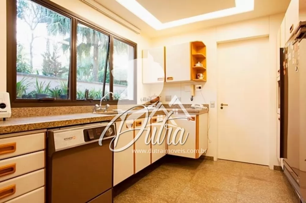 Padrão Jardim América 1365m² 05 Dormitórios 05 Suítes 6 Vagas