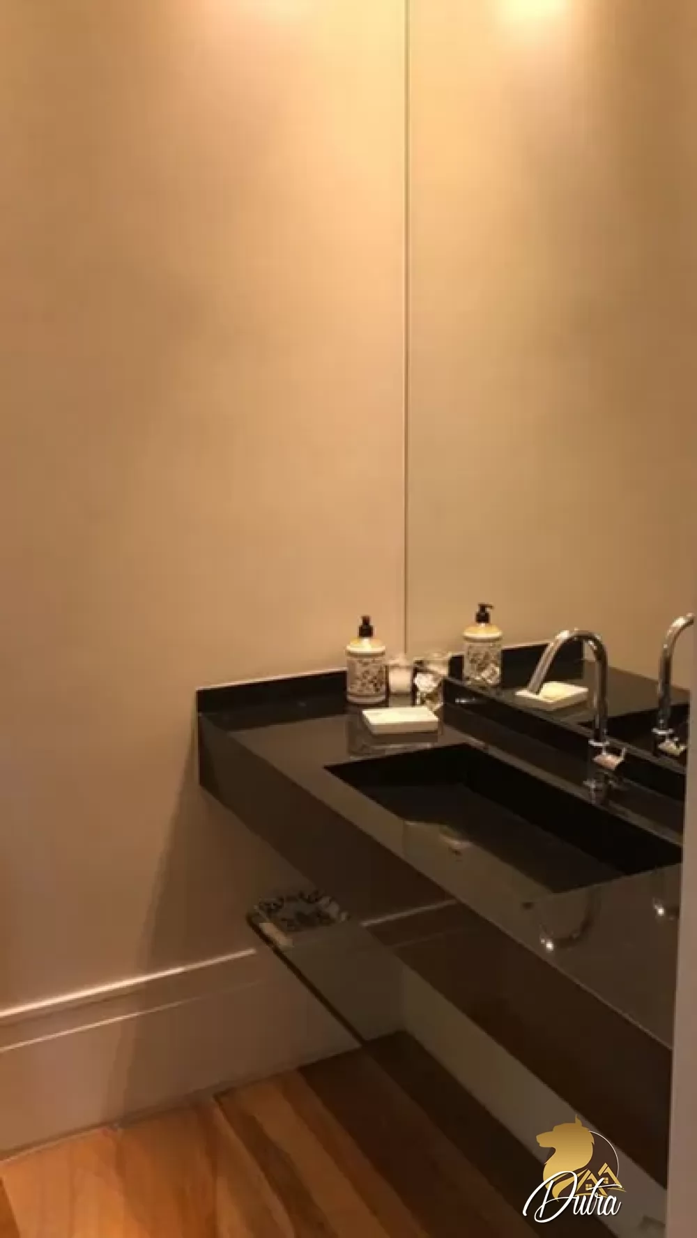 Edifício Henry Cerqueira César 325m² 03 Dormitórios 02 Suítes 2 Vagas