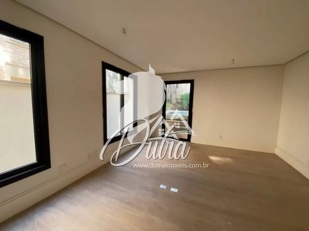 Casa de Condomínio Jardim Morumbi 435m² 04 Dormitórios 04 Suítes 3 Vagas