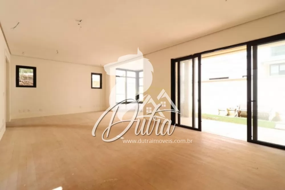 Casa de Condomínio Jardim Morumbi 435m² 04 Dormitórios 04 Suítes 3 Vagas