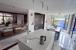 Padrão Jardim Riviera 292m² 03 Dormitórios 03 Suítes 4 Vagas