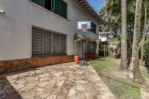 Padrão Jardim Europa 400m² 04 Dormitórios 02 Suítes 3 Vagas