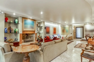 Padrão Jardim Europa 356m² 04 Dormitórios 03 Suítes 2 Vagas