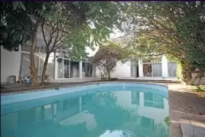 Padrão Jardim Paulista 580m² 05 Dormitórios 04 Suítes 10 Vagas