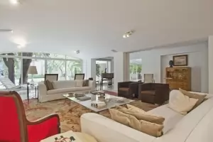 Padrão Jardim Europa 720m² 05 Dormitórios 03 Suítes 8 Vagas