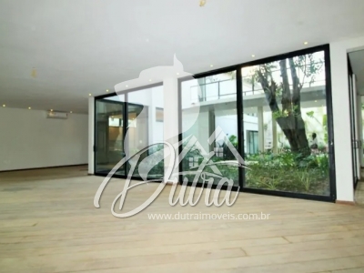 Padrão Jardim Europa 600m² 04 Dormitórios 04 Suítes 4 Vagas