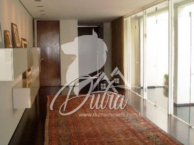 Casa Jardim Europa 750m² 5 Dormitórios 3 Suítes 5 Vagas