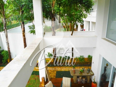 Casa Condomínio Fechado Jardim Petrópolis 600 m² 04 Dormitórios 04 Suítes 06 Vagas