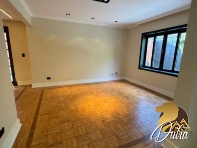 Padrão Jardim Europa 240m² 04 Dormitórios 02 Suítes 3 Vagas