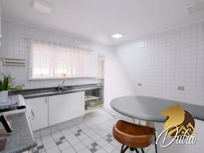 Padrão Jardim Europa 300m² 03 Dormitórios 02 Suítes 3 Vagas