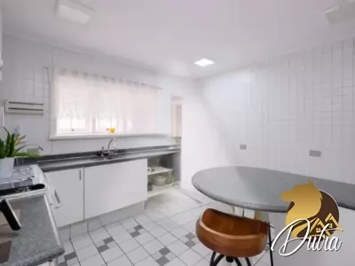 Padrão Jardim Europa 300m² 03 Dormitórios 02 Suítes 3 Vagas