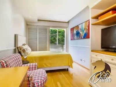 Padrão Jardim Europa 300m² 03 Dormitórios 02 Suítes 3 Vagas