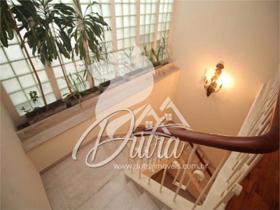 Padrão Jardim Europa 523m² 06 Dormitórios 03 Suítes 8 Vagas