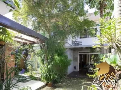 Sobrado Alto de Pinheiros 215m² 03 Dormitórios 01 Suítes 2 Vagas