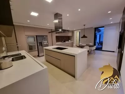 Padrão Jardim Europa 415m² 04 Dormitórios 04 Suítes 3 Vagas