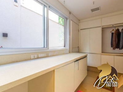 Padrão Jardim Paulista 495m² 03 Dormitórios 03 Suítes 3 Vagas