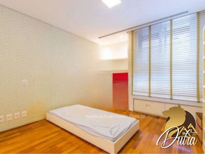 Padrão Jardim Paulista 495m² 03 Dormitórios 03 Suítes 3 Vagas
