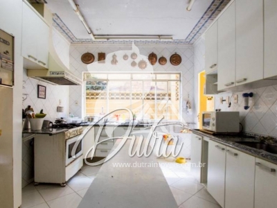 Padrão Jardim América 1062m² 03 Dormitórios 02 Suítes 4 Vagas