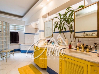 Padrão Jardim América 1062m² 03 Dormitórios 02 Suítes 4 Vagas