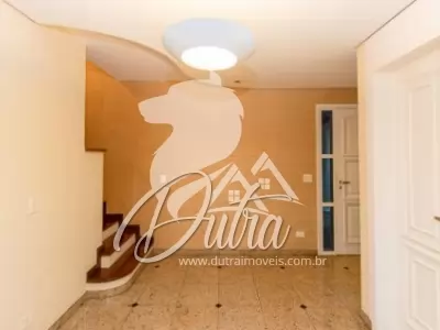 Casa de Condomínio Santo Amaro 300m² 04 Dormitórios 02 Suítes 4 Vagas