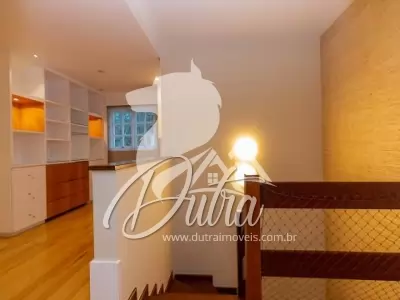 Casa de Condomínio Santo Amaro 300m² 04 Dormitórios 02 Suítes 4 Vagas