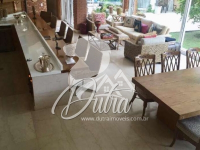 Padrão Santo Amaro 736m² 04 Dormitórios 04 Suítes 6 Vagas