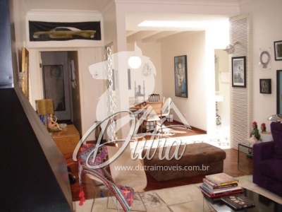 Casa Alto de Pinheiros 250m² 3 Suítes 4 Vagas