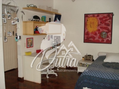 Casa Alto de Pinheiros 250m² 3 Suítes 4 Vagas